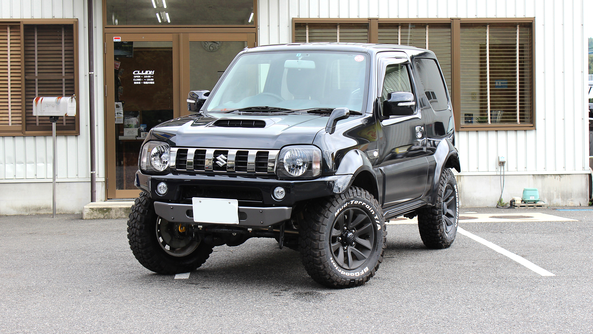 ジムニーシエラｊｂ４３バンパー交換完成 明日納車です 有難う御座います O